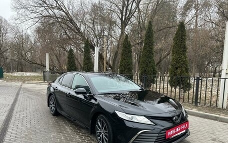 Toyota Camry, 2021 год, 3 500 000 рублей, 4 фотография