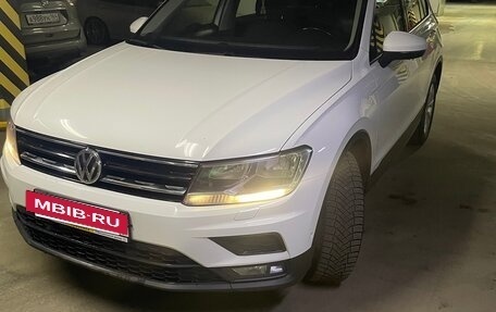 Volkswagen Tiguan II, 2018 год, 2 250 000 рублей, 3 фотография