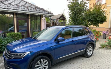 Volkswagen Tiguan II, 2021 год, 3 750 000 рублей, 1 фотография