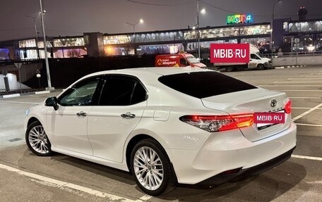 Toyota Camry, 2021 год, 3 510 000 рублей, 6 фотография