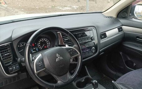 Mitsubishi Outlander III рестайлинг 3, 2012 год, 1 240 000 рублей, 6 фотография