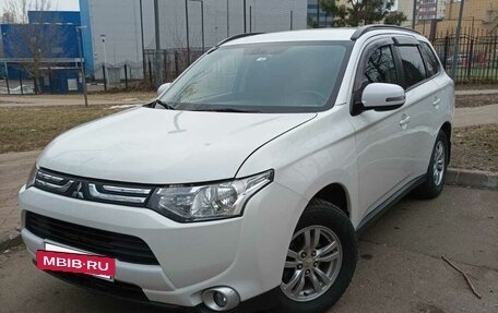 Mitsubishi Outlander III рестайлинг 3, 2012 год, 1 240 000 рублей, 2 фотография