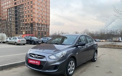 Hyundai Solaris II рестайлинг, 2013 год, 895 000 рублей, 1 фотография