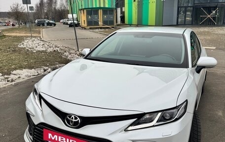 Toyota Camry, 2021 год, 3 150 000 рублей, 2 фотография