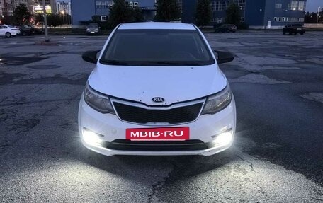 KIA Rio III рестайлинг, 2015 год, 820 000 рублей, 2 фотография