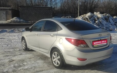 Hyundai Solaris II рестайлинг, 2011 год, 550 000 рублей, 1 фотография