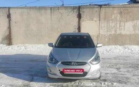 Hyundai Solaris II рестайлинг, 2011 год, 550 000 рублей, 10 фотография