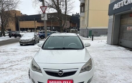 Opel Astra J, 2011 год, 650 000 рублей, 1 фотография