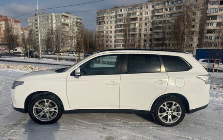 Mitsubishi Outlander III рестайлинг 3, 2013 год, 1 500 000 рублей, 2 фотография