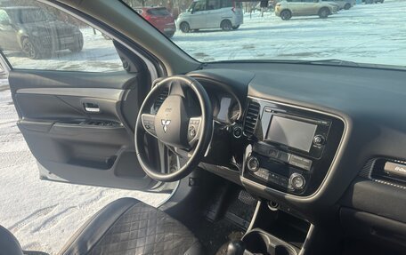 Mitsubishi Outlander III рестайлинг 3, 2013 год, 1 500 000 рублей, 9 фотография