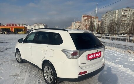 Mitsubishi Outlander III рестайлинг 3, 2013 год, 1 500 000 рублей, 3 фотография