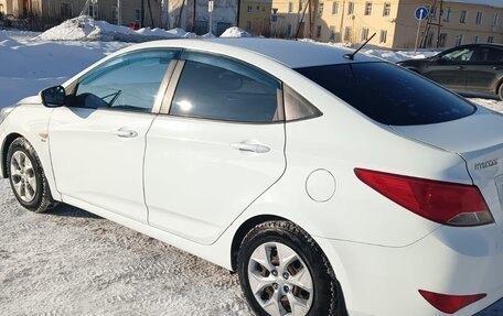 Hyundai Solaris II рестайлинг, 2015 год, 900 000 рублей, 3 фотография