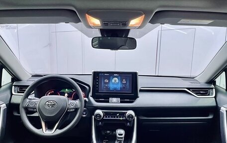 Toyota RAV4, 2020 год, 2 650 000 рублей, 12 фотография