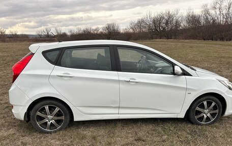 Hyundai Solaris II рестайлинг, 2011 год, 1 000 000 рублей, 4 фотография