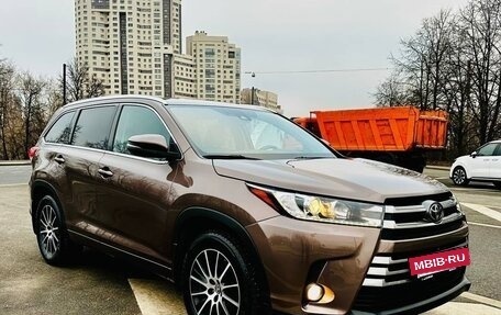 Toyota Highlander III, 2018 год, 4 220 000 рублей, 18 фотография