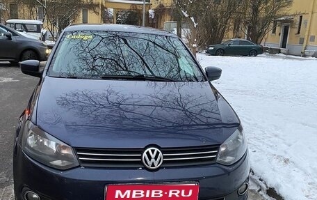 Volkswagen Polo VI (EU Market), 2013 год, 750 000 рублей, 1 фотография