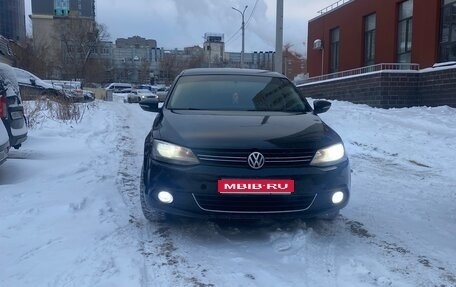 Volkswagen Jetta VI, 2013 год, 930 000 рублей, 1 фотография