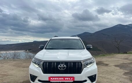 Toyota Land Cruiser Prado 150 рестайлинг 2, 2020 год, 7 200 000 рублей, 3 фотография