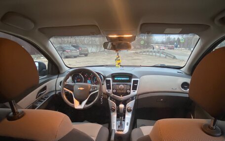 Chevrolet Cruze II, 2010 год, 680 000 рублей, 10 фотография