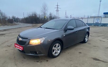 Chevrolet Cruze II, 2010 год, 680 000 рублей, 3 фотография