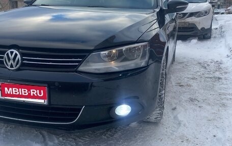 Volkswagen Jetta VI, 2013 год, 930 000 рублей, 4 фотография