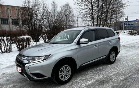 Mitsubishi Outlander III рестайлинг 3, 2018 год, 2 680 000 рублей, 2 фотография