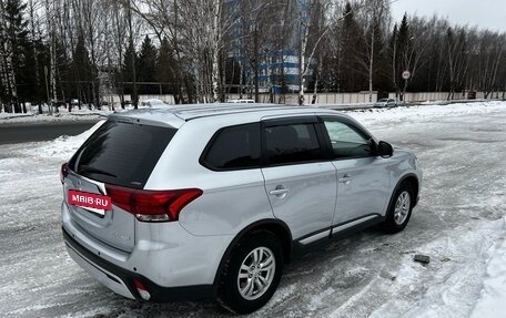 Mitsubishi Outlander III рестайлинг 3, 2018 год, 2 680 000 рублей, 5 фотография