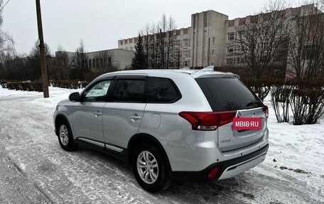 Mitsubishi Outlander III рестайлинг 3, 2018 год, 2 680 000 рублей, 6 фотография