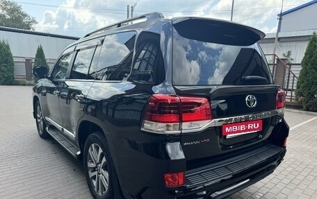 Toyota Land Cruiser 200, 2017 год, 7 750 000 рублей, 2 фотография