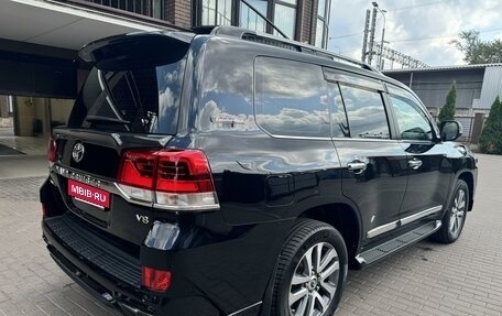 Toyota Land Cruiser 200, 2017 год, 7 750 000 рублей, 5 фотография