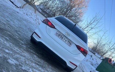 Hyundai Solaris II рестайлинг, 2018 год, 820 000 рублей, 8 фотография