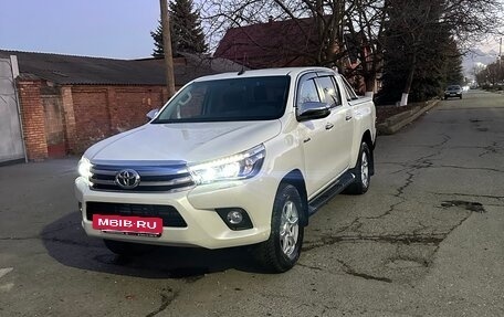 Toyota Hilux VIII, 2018 год, 3 700 000 рублей, 2 фотография