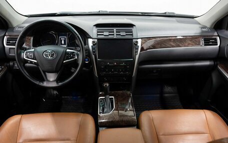 Toyota Camry, 2017 год, 2 125 000 рублей, 15 фотография