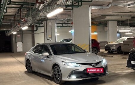 Toyota Camry, 2021 год, 3 450 000 рублей, 2 фотография