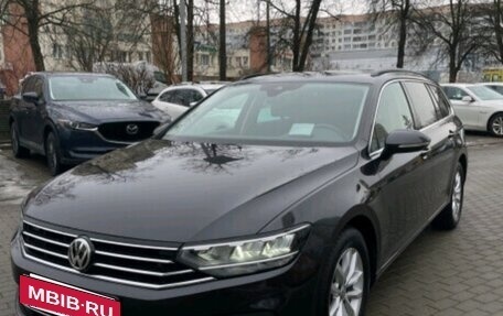 Volkswagen Passat B8 рестайлинг, 2020 год, 2 600 000 рублей, 12 фотография