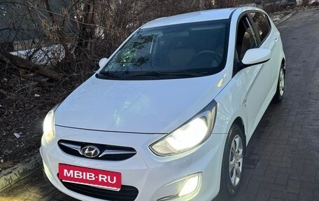 Hyundai Solaris II рестайлинг, 2012 год, 880 000 рублей, 2 фотография