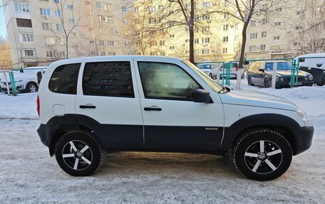 Chevrolet Niva I рестайлинг, 2017 год, 850 000 рублей, 2 фотография