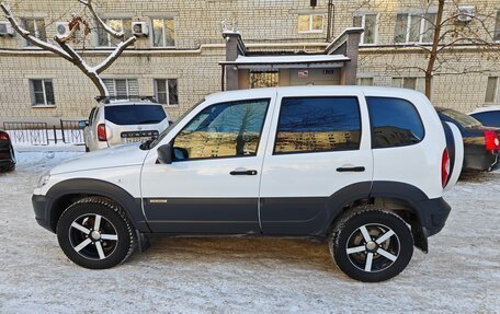 Chevrolet Niva I рестайлинг, 2017 год, 850 000 рублей, 6 фотография