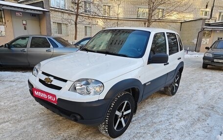 Chevrolet Niva I рестайлинг, 2017 год, 850 000 рублей, 7 фотография