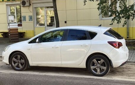 Opel Astra J, 2011 год, 750 000 рублей, 2 фотография