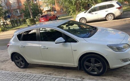 Opel Astra J, 2011 год, 750 000 рублей, 3 фотография