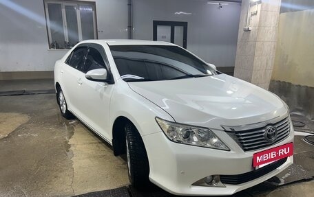 Toyota Camry, 2014 год, 2 080 000 рублей, 2 фотография