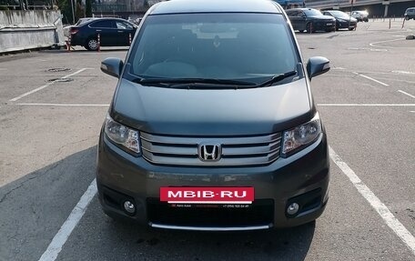 Honda Freed I, 2012 год, 1 100 000 рублей, 2 фотография