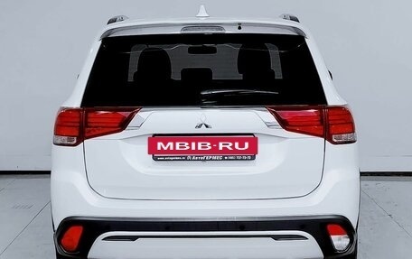 Mitsubishi Outlander III рестайлинг 3, 2021 год, 2 850 000 рублей, 3 фотография