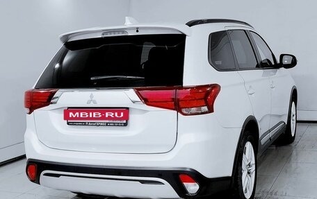 Mitsubishi Outlander III рестайлинг 3, 2021 год, 2 850 000 рублей, 4 фотография