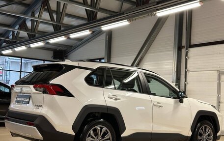 Toyota RAV4, 2024 год, 4 299 000 рублей, 4 фотография