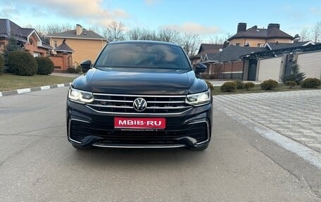 Volkswagen Tiguan II, 2021 год, 4 300 000 рублей, 1 фотография