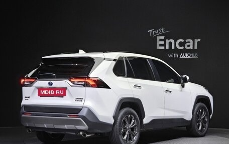 Toyota RAV4, 2022 год, 3 400 000 рублей, 2 фотография