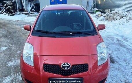 Toyota Yaris III рестайлинг, 2006 год, 492 000 рублей, 2 фотография