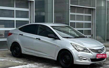 Hyundai Solaris II рестайлинг, 2015 год, 630 000 рублей, 3 фотография